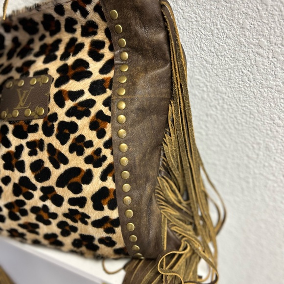 Keep it Gypsy fringe leopard tote w/ genuine LV patching - Picture 3 of 5